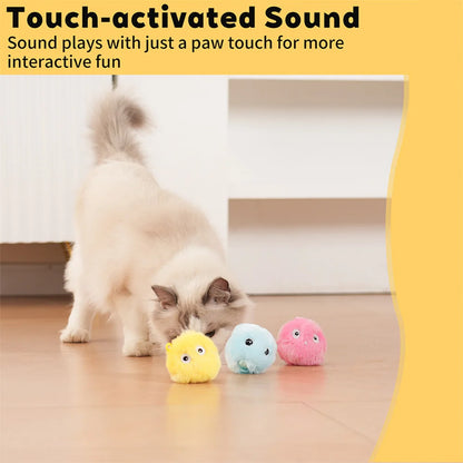 Bola interactiva de peluche para gatos con sonido.