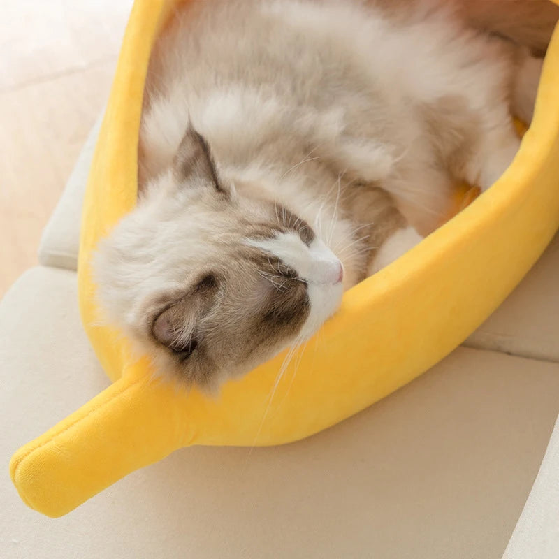 Cama plátano para mascotas. cálida para el invierno